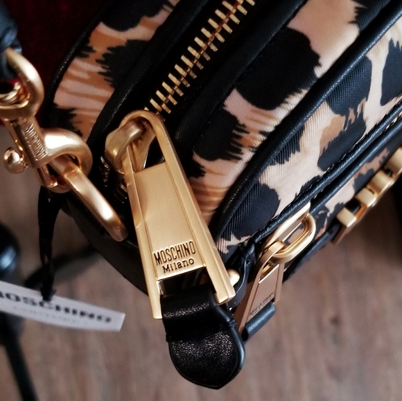 MOSCHINO BUNDLE TOTE & CROSSBODY - Picture 5 of 7